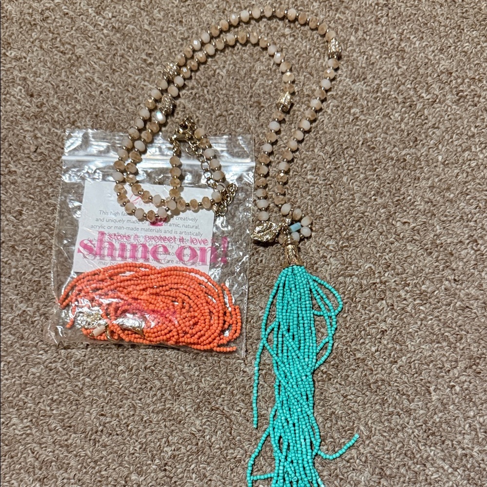 Premier jewelry necklace w interchangeable coral & mint color tassels
